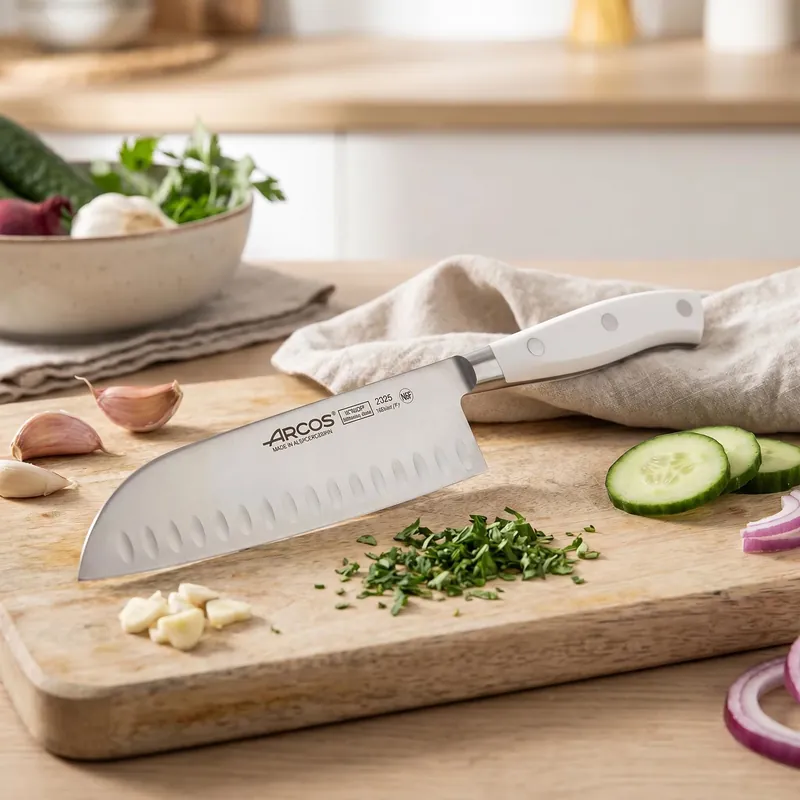 Nóż japoński Santoku ze stali nierdzewnej ARCOS ROVIERA WHITE 18 cm Bezpieczna płatność