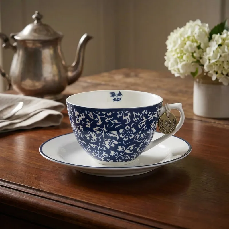 Premium Filiżanka do kawy i herbaty porcelanowa ze spodkiem LAURA ASHLEY SWEET ALLYSUM NIEBIESKA 250 ml