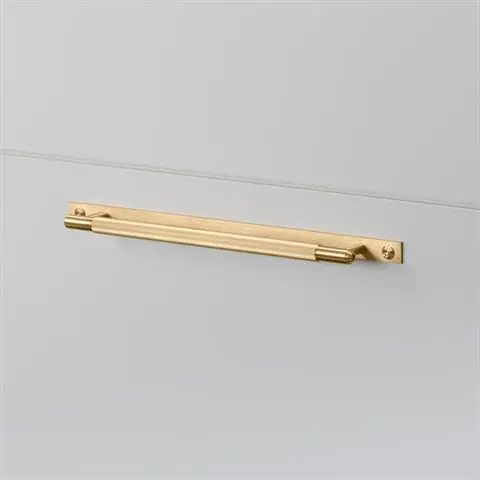 UCHWYT MEBLOWY PULL BAR PLATE LINEAR MEDIUM BRASS | BUSTER + PUNCH Nowość